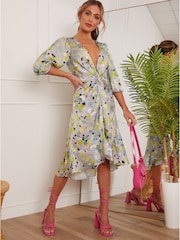 Chi Chi London Sommerliches Midikleid mit abstraktem Print und Knotendetail vorne - Bild 1 von 5