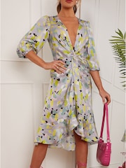 Chi Chi London Sommerliches Midikleid mit abstraktem Print und Knotendetail vorne - Bild 4 von 5