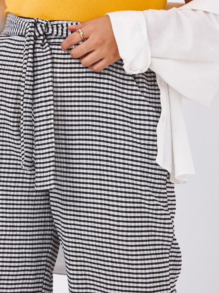 Simply Be Gingham Black Textured Tie Waist Culottes - Image 4 of 4