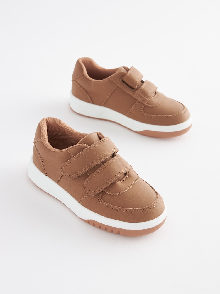 Hellbraun - Turnschuhe mit Klettverschluss - Bild 1 von 5 Hellbraun - Turnschuhe mit Klettverschluss - Bild 1 von 5