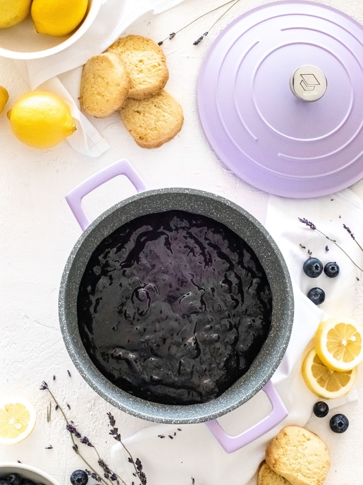 Masterclass Purple Cast Aluminium 2.5 L Casserole Lav Pot - Image 2 of 2