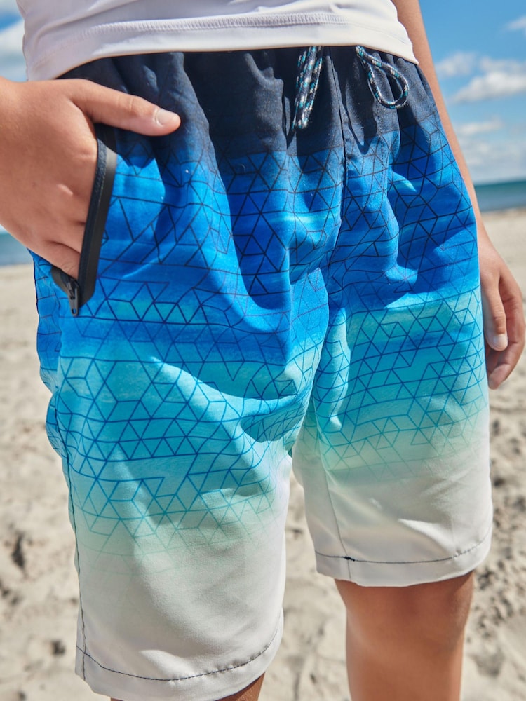 Blauer Farbverlauf - Badeshorts (3–16 J.) - Bild 1 von 5 Blauer Farbverlauf - Badeshorts (3–16 J.) - Bild 1 von 5