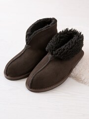 Celtic & Co. Mens Sheepskin Bootee Brown Slippers - Image 5 of 5