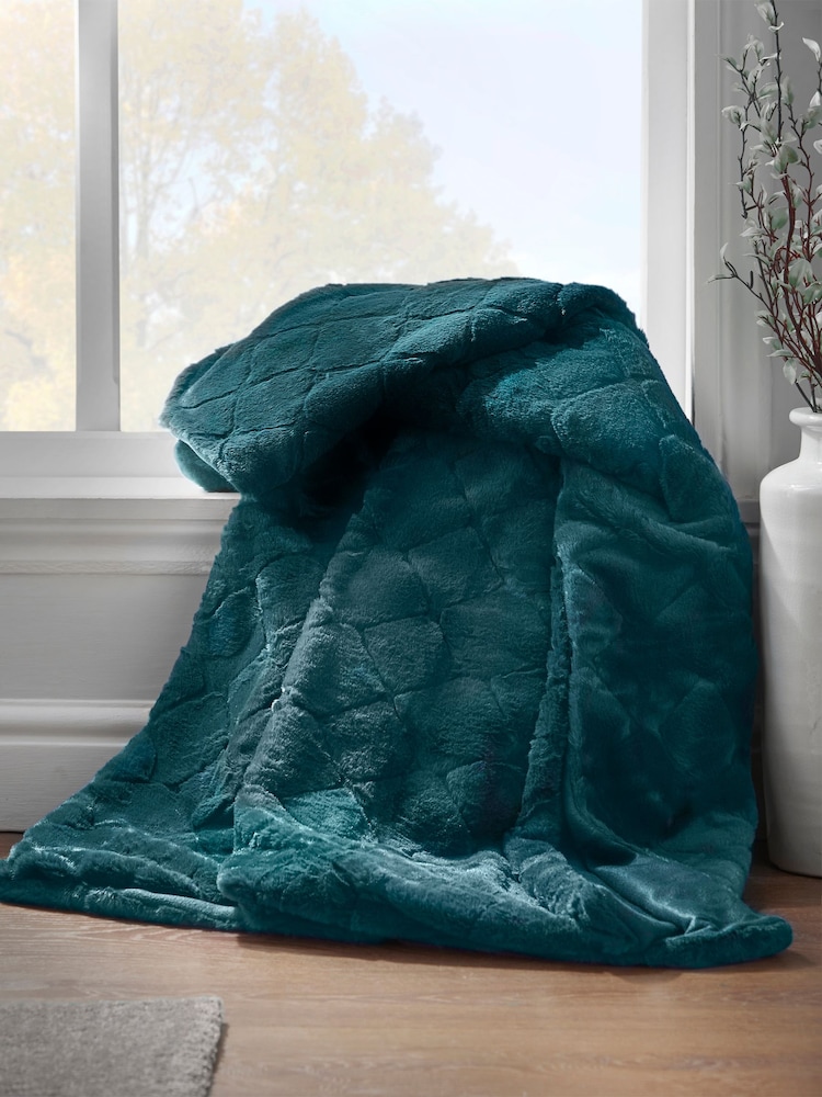 Catherine Lansfield Green Teddy Cosy and Soft Diamond Fleece Throw - Image 1 of 4