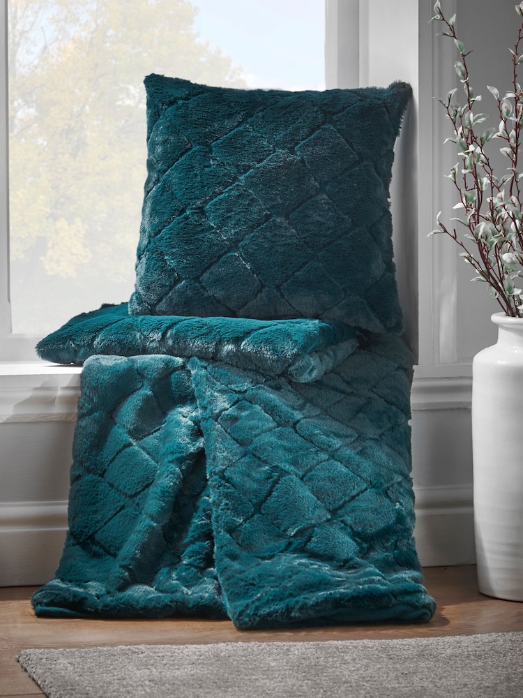 Catherine Lansfield Green Teddy Cosy and Soft Diamond Fleece Throw - Image 2 of 4