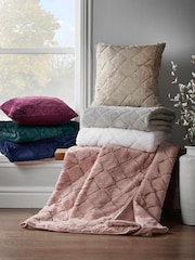 Catherine Lansfield Green Teddy Cosy and Soft Diamond Fleece Throw - Image 3 of 4