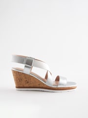 Metallic - Forever Comfort® Schuhe mit Keilabsatz und elastischem, überkreuztem Design - Bild 5 von 8