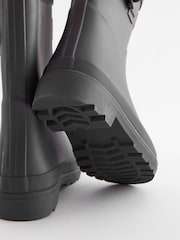 Schwarz - Gummistiefel mit kariertem Futter und Schnallenriemen - Bild 4 von 6