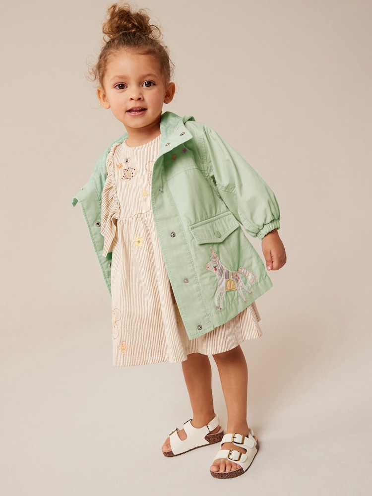 Salbeigrün - Trenchcoat aus spritzwasserabweisenden Baumwolle (3 Monate - 7 Jahre) - Bild 1 von 1 Salbeigrün - Trenchcoat aus spritzwasserabweisenden Baumwolle (3 Monate - 7 Jahre) - Bild 1 von 1