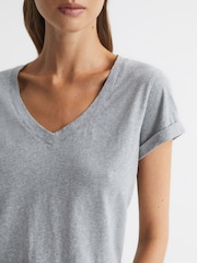 Футболка из хлопкового трикотажа с V-образным вырезом Reiss Luana - Изображение 4 из 6