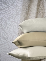 Morris & Co Cream Ivory Mulberry Silk Housewife Pillowcase - Image 3 of 4