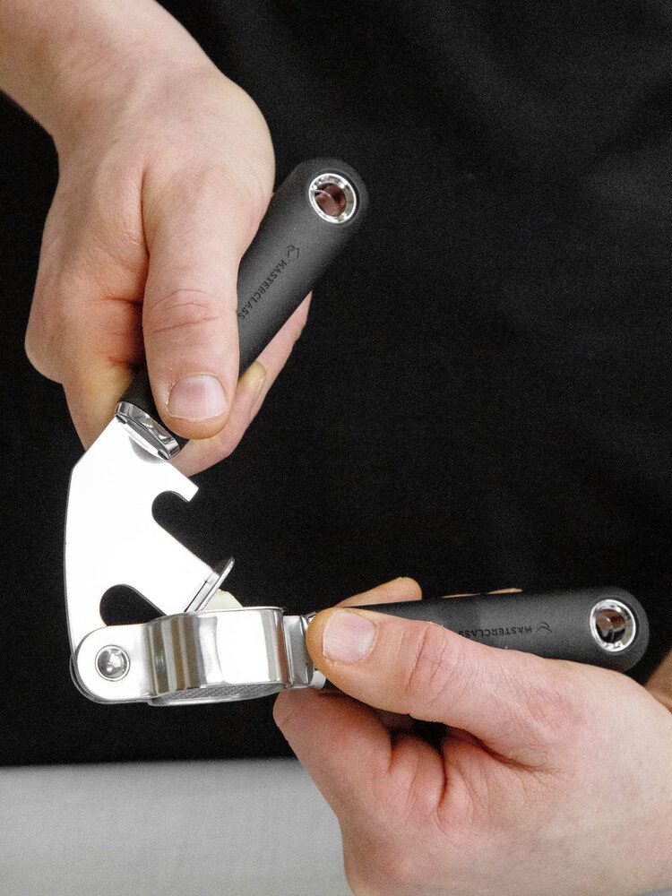 Masterclass Black Soft Grip Stainless Steel Garlic Press - Image 2 of 4 Masterclass Black Soft Grip Stainless Steel Garlic Press - Image 2 of 4