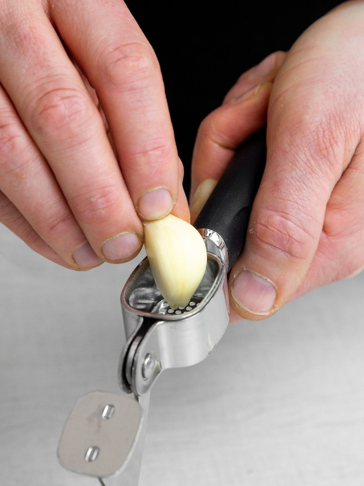 Masterclass Black Soft Grip Stainless Steel Garlic Press - Image 4 of 4 Masterclass Black Soft Grip Stainless Steel Garlic Press - Image 4 of 4