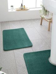Catherine Lansfield Green Anti-Bacterial Memory Foam Bath Mat And Pedestal Mat - Image 1 of 5