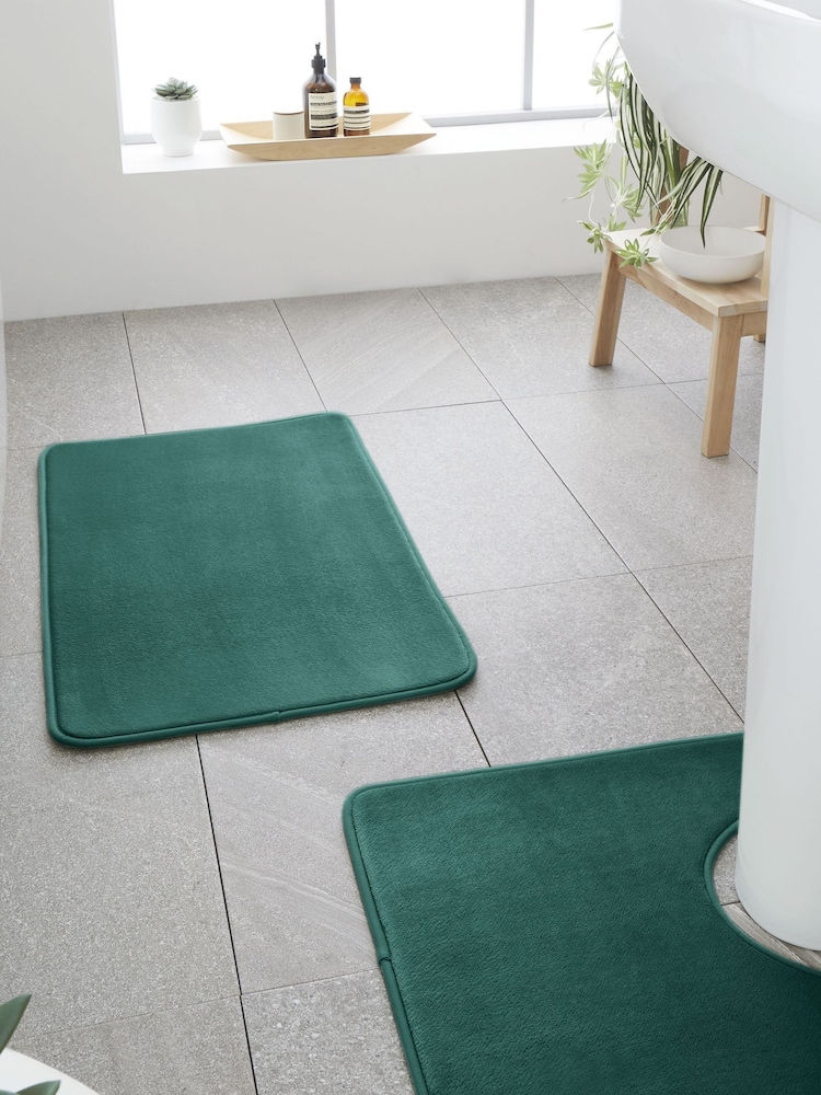 Catherine Lansfield Green Anti-Bacterial Memory Foam Bath Mat And Pedestal Mat - Image 1 of 5