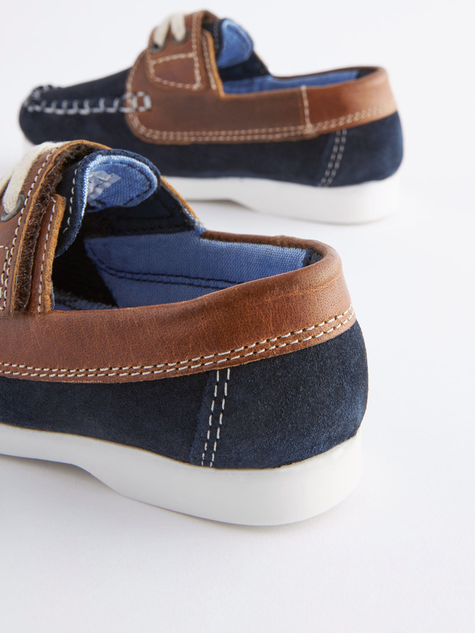 Youth boat shoes top