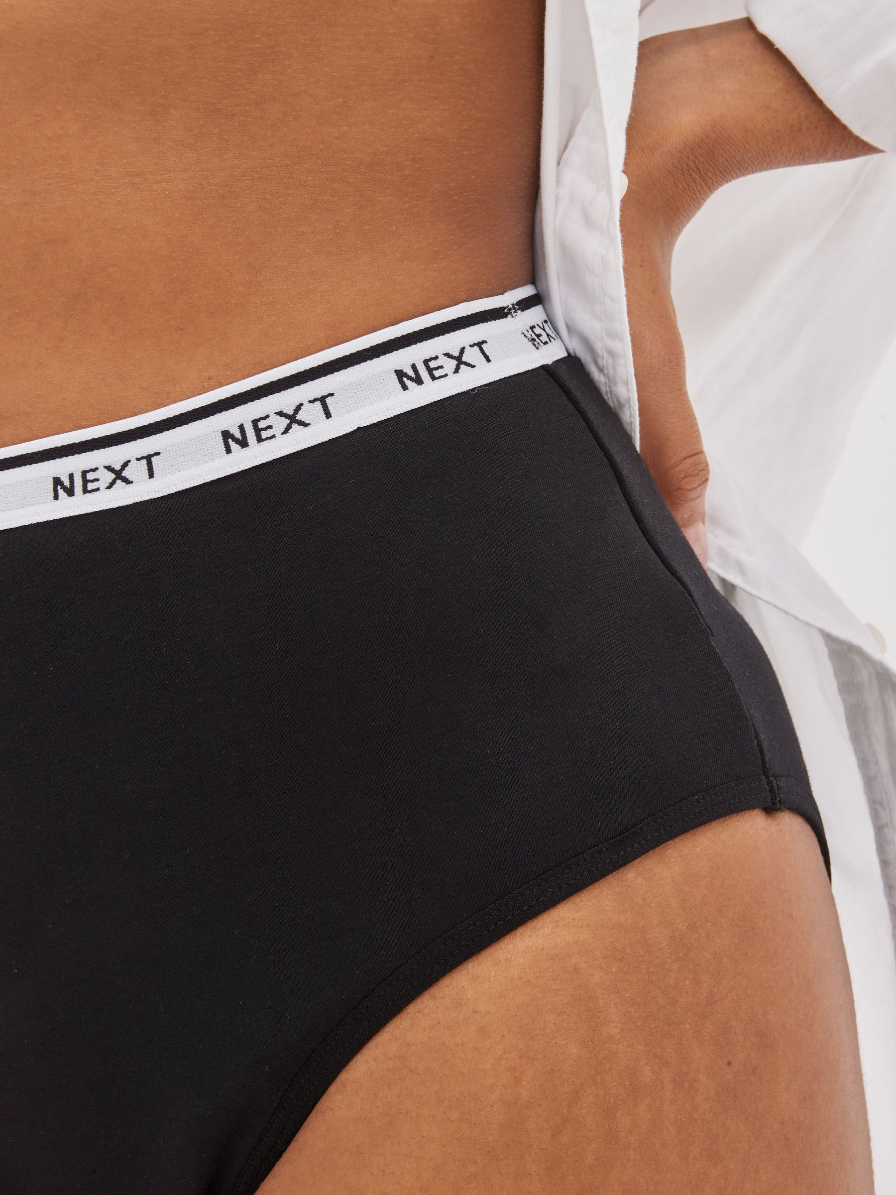 Next：日本 ブラック - 多い日用サニタリーショーツ 2 枚組 from Next