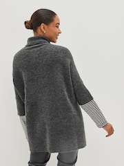 Grigio antracite - Poncho in maglia con A righe sulle maniche - Immagine 3 di 5