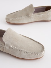 Diseño de ante en tono piedra - Mocasines - Imagen 7 de 9