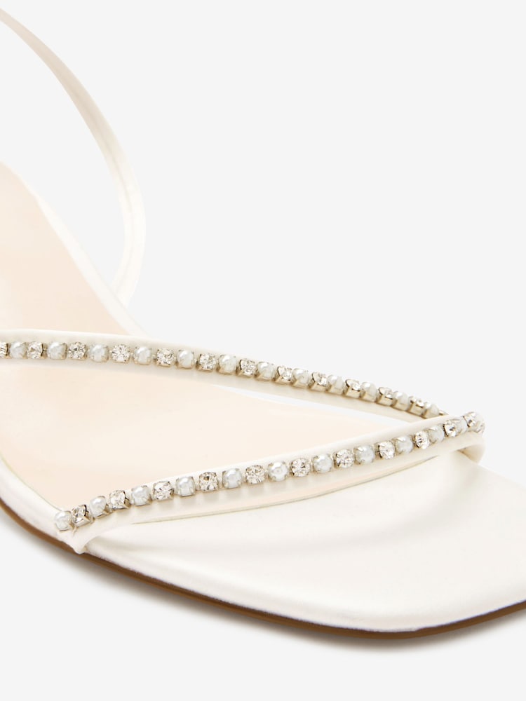 Elfenbein - Forever Comfort Brautsandalen mit Strass- und Perlenbesatz und niedrigem Absatz, Elfenbein - Bild 8 von 8 Elfenbein - Forever Comfort Brautsandalen mit Strass- und Perlenbesatz und niedrigem Absatz, Elfenbein - Bild 8 von 8