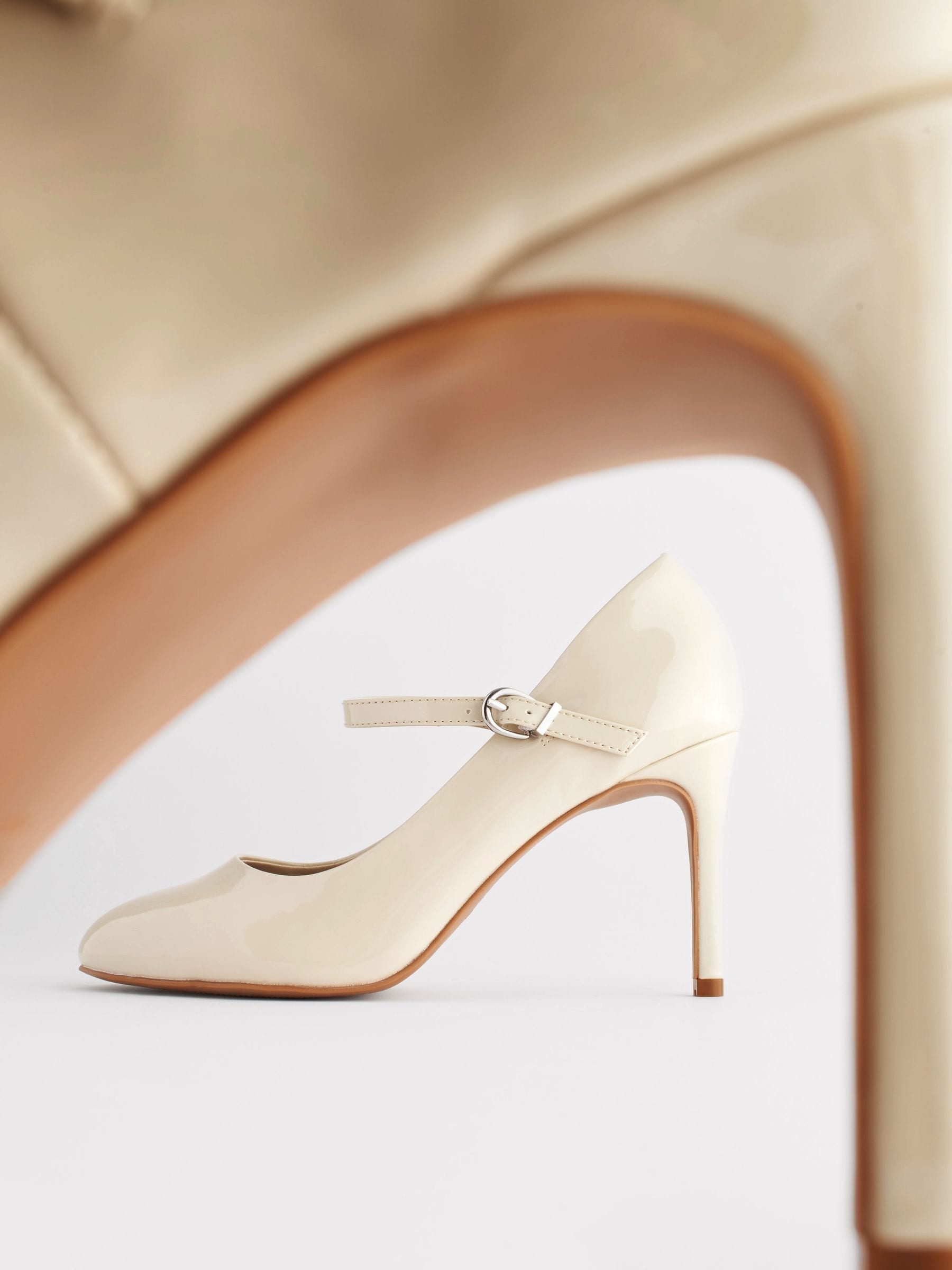 Round high heels cheap