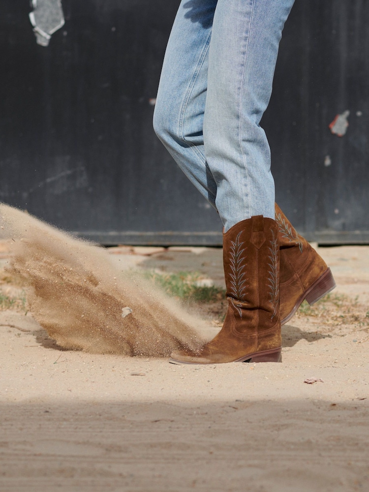 Penelope Chilvers Goldie Embroidered Cowboy Brown Boots - Image 6 of 16