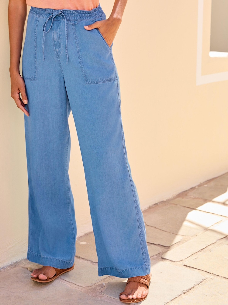 Leuchtend Blau - Lyocell Hose mit Bindegürtel und weitem Bein - Bild 2 von 5 Leuchtend Blau - Lyocell Hose mit Bindegürtel und weitem Bein - Bild 2 von 5