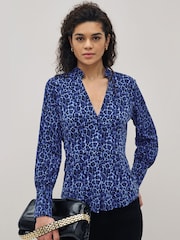 Blau mit Leopardenmuster - Langärmelige Bluse mit V-Ausschnitt und Corsagendetail - Bild 1 von 5