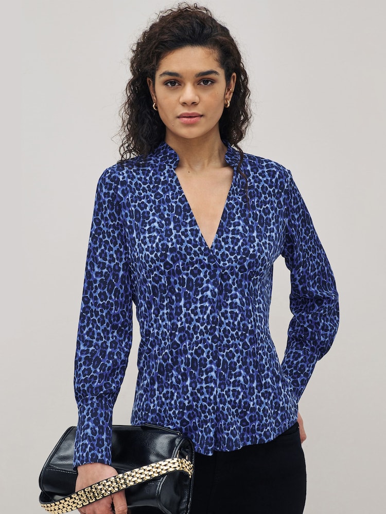 Blau mit Leopardenmuster - Langärmelige Bluse mit V-Ausschnitt und Corsagendetail - Bild 1 von 5