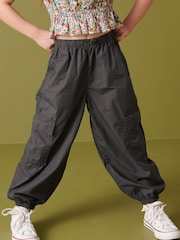 Anthrazitgrau - Parachute-Cargohose mit Bündchen (3 bis 16 Jahre) - Bild 3 von 7