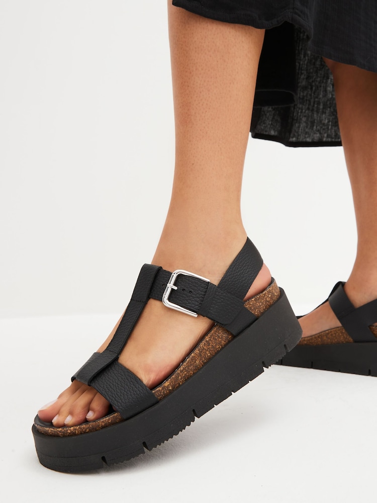 črna - Usnjeni sandali s T-paščkom in flatformo Forever Comfort® - Slika 2 iz 7 črna - Usnjeni sandali s T-paščkom in flatformo Forever Comfort® - Slika 2 iz 7