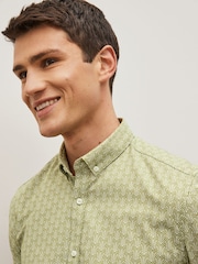 Green Stretch Oxford Printed Short Sleeve Shirt - Image 3 of 5