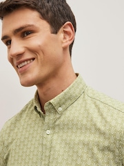 Green Stretch Oxford Printed Short Sleeve Shirt - Image 5 of 5
