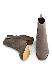 بني فاتح - بوت للجينز New Row من Radley London - صورة 3 من 3
