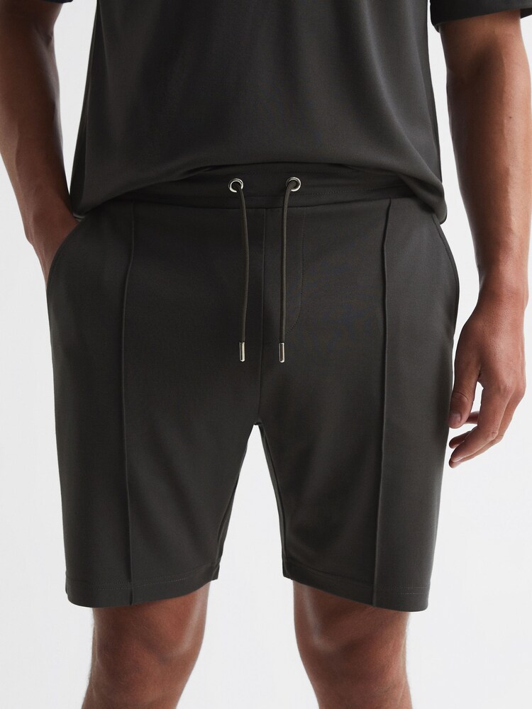 Reiss Smoke Cullen Drawstring Pintuck Shorts - Image 4 of 5