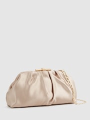 Bolso clutch de satén Adaline de Reiss - Imagen 4 de 8