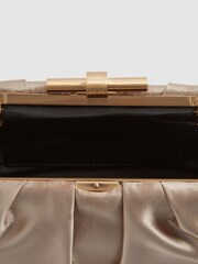 Bolso clutch de satén Adaline de Reiss - Imagen 7 de 8