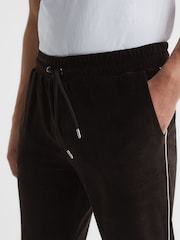 Reiss Chocolate Cardinal Velour Drawstring Waist Joggers - Image 4 of 6