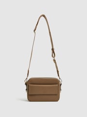 Bolso para cámara estilo bandolera de cuero Cleo de Reiss - Imagen 1 de 7