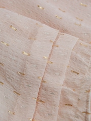 Vestido con detalle metalizado y hombro fruncido Rose de Reiss - Imagen 6 de 8