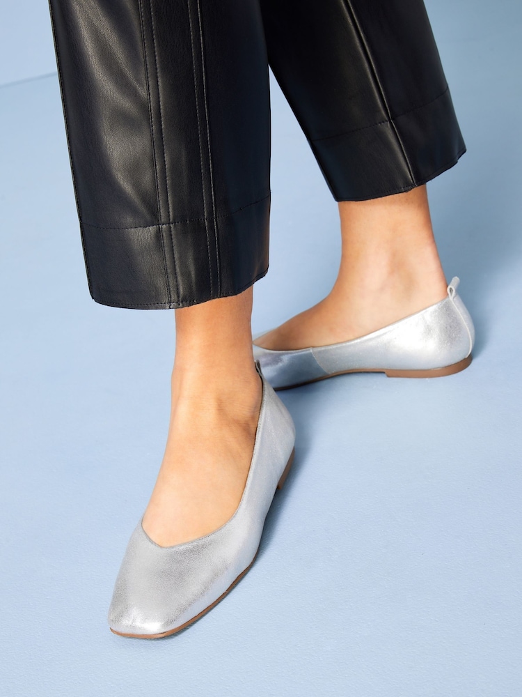 Srebrny - Signature Leather Hi Cut Ballerina Shoes - Image 3 of 7