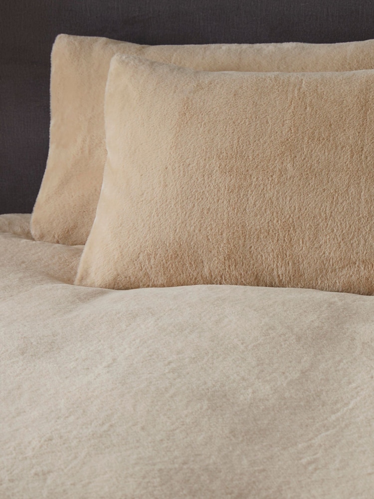 Soiree Natasha Faux Fur Duvet Cover and Pillowcase Set - صورة 3 من 3