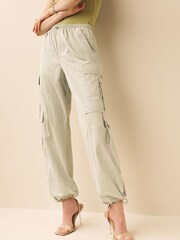 Salbeigrün - Cargohose im Utility-Stil - Bild 4 von 9