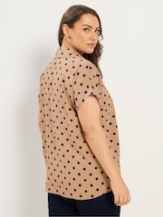 Yours Curve Natural Pleated Front Shirt - Image 3 of 5