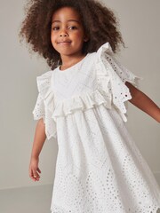 Creme - Gerüschtes Kleid aus Baumwolle mit Lochstickereien (3 bis 16 Jahre) - Bild 1 von 7
