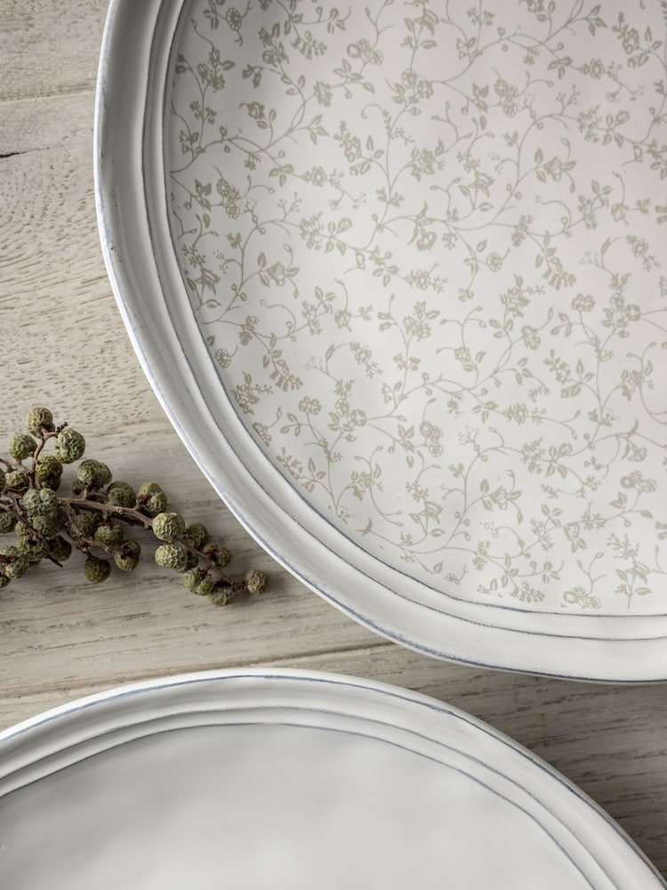 Laura Ashley Set of 4 White 26cm plates Artisan collectables - Image 2 of 3