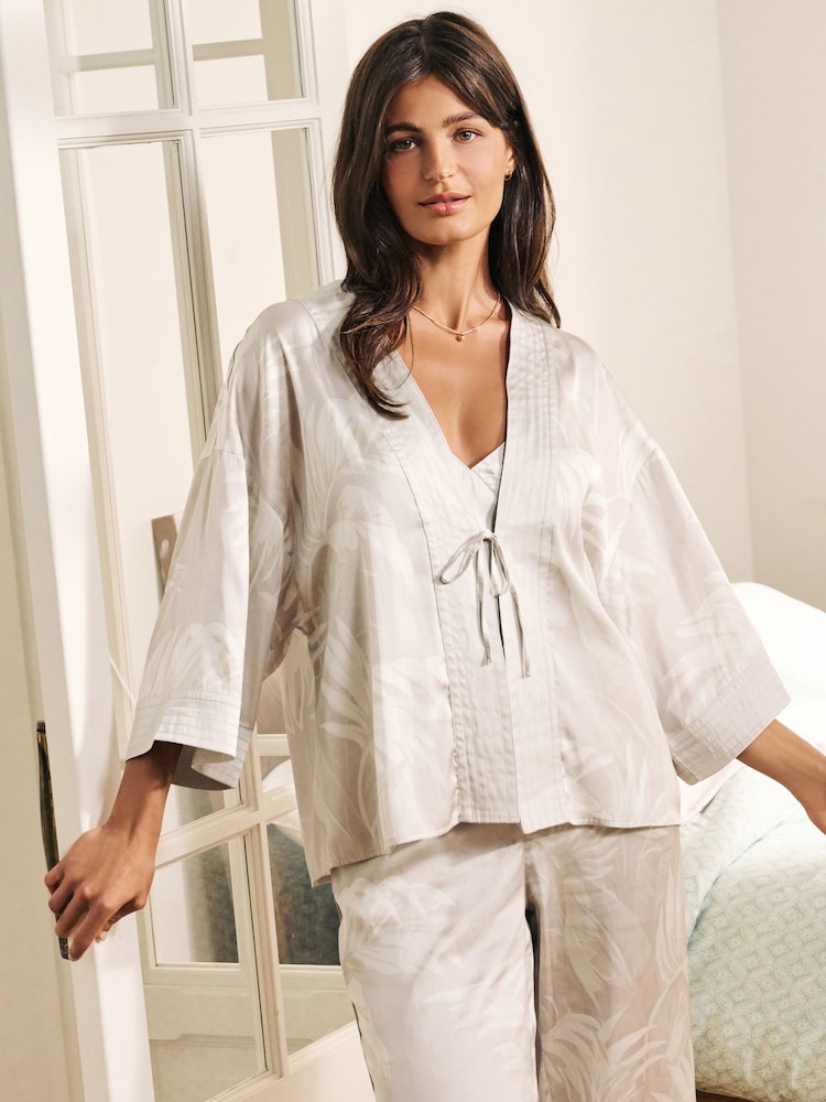 Nina Campbell Grey Palmetto 3/4 sleeve kimono - Image 1 of 8