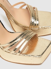 Золотистый Сандалии с эффектом змеиной кожи Schuh Золотистый Skylar - Image 2 of 4