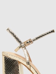 Золотистый Сандалии с эффектом змеиной кожи Schuh Золотистый Skylar - Image 3 of 4