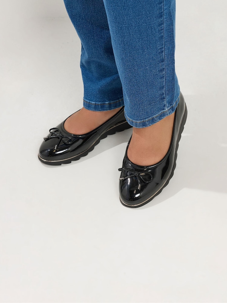Yours Curve Black Wide Fit Metal Rand Bow Wedge Ballet Pumps - Image 2 of 6 Yours Curve Black Wide Fit Metal Rand Bow Wedge Ballet Pumps - Image 2 of 6